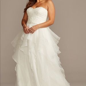 Strapless wedding dress